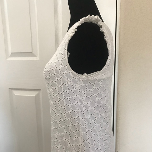 A white dress - Picture 3 of 3